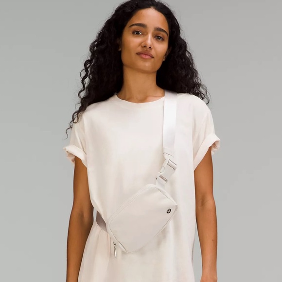 NWT Lululemon Everywhere Belt Bag White Opal - Picture 2 of 8